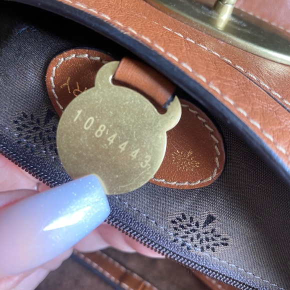 Mulberry Alexa clutch. Has crossbody strap. Beautiful bag - Picture 4 of 7